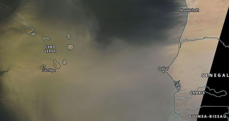 Sandstorm lies over Cape Verde islands