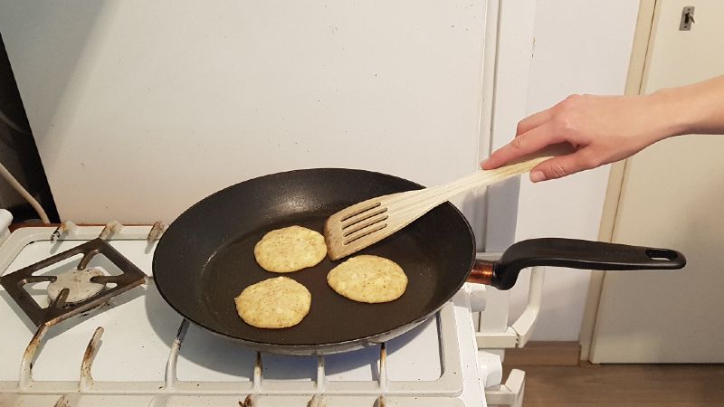 Brinhola preparing