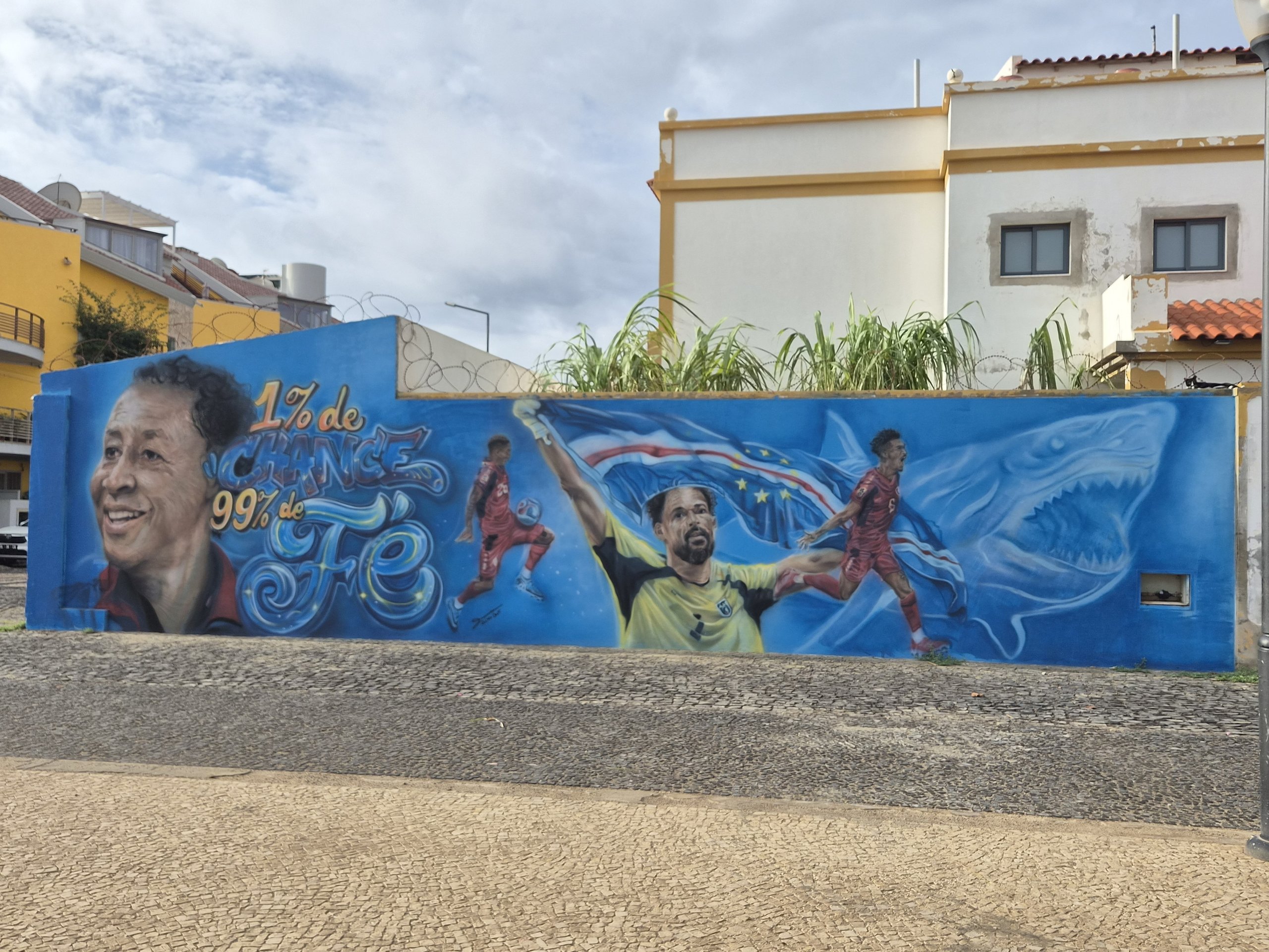 Mural in Santa Maria showing Cape Verde national team players and the words "1% de chance, 99% de fé".